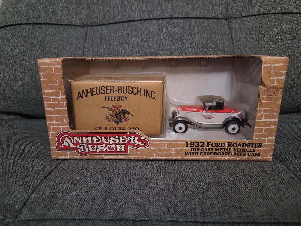 Ertl Collectibles Anheuser Busch 1932 Ford Roadster Diecast W/ Cardboard Case